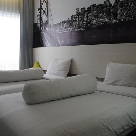 Vio Westhoff Hotel Bandung Exterior photo