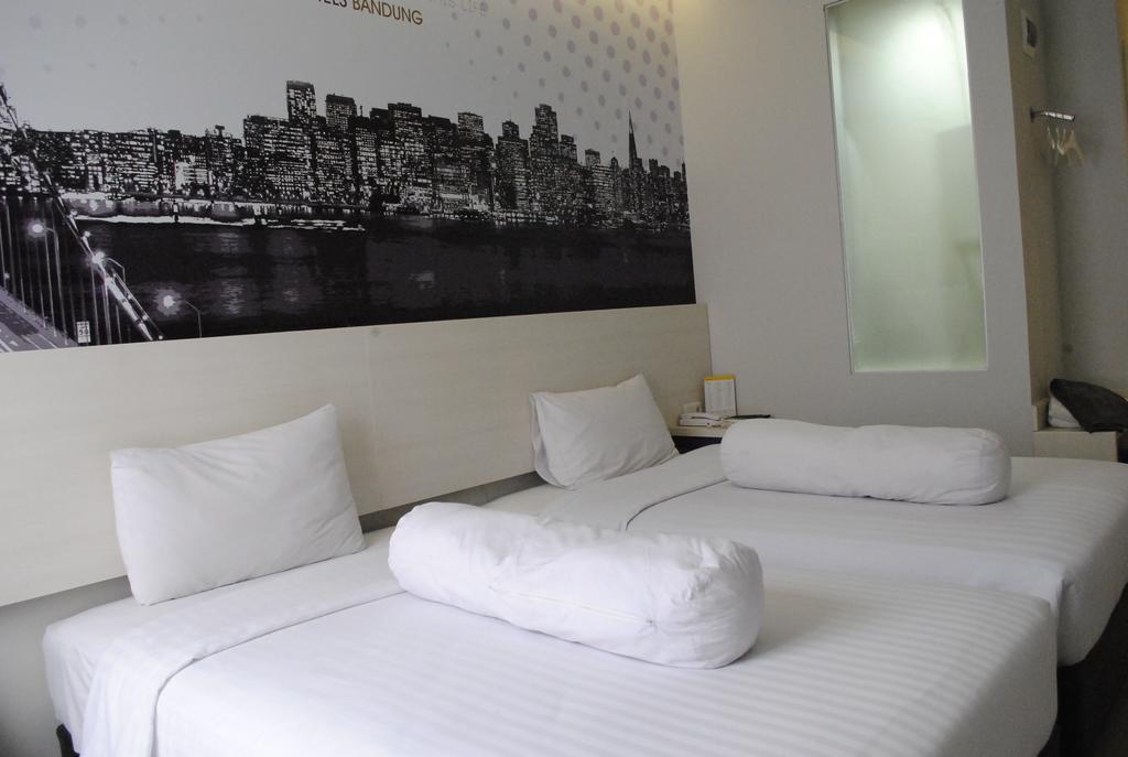 Vio Westhoff Hotel Bandung Exterior photo